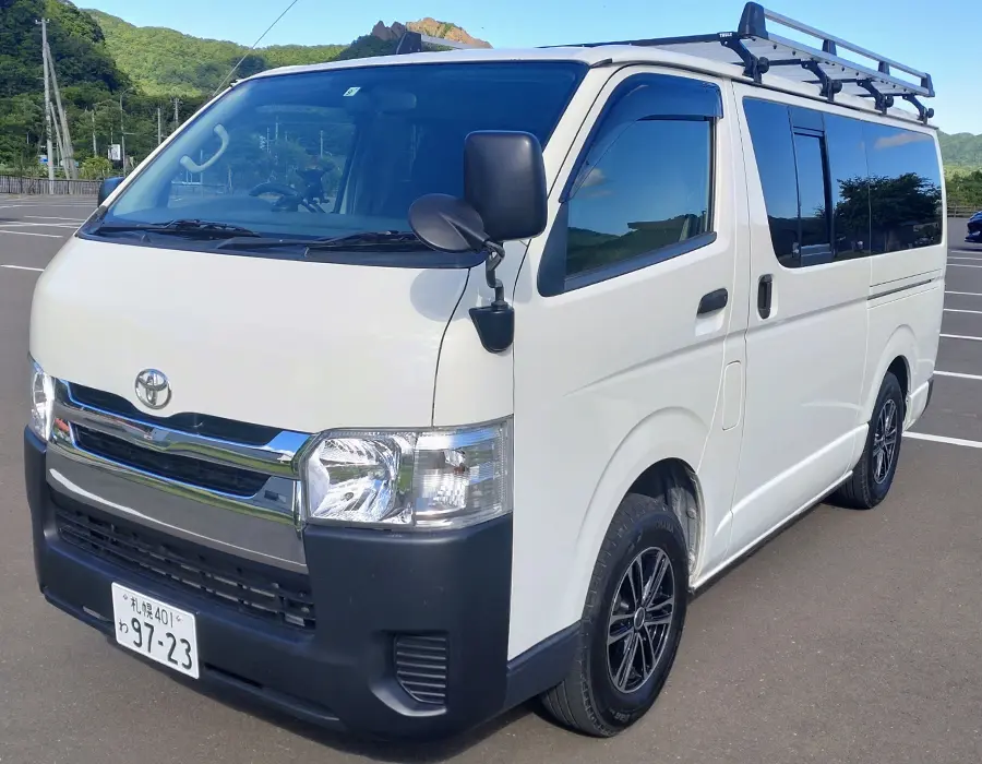 サーモンレンタカーのキャンピング仕様ハイエース