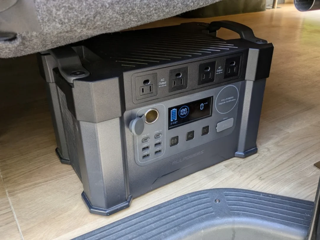 サーモンレンタカーのレンタカー・料金｜マルチファンクションスーパーロング 車中泊仕様のポータブル電源